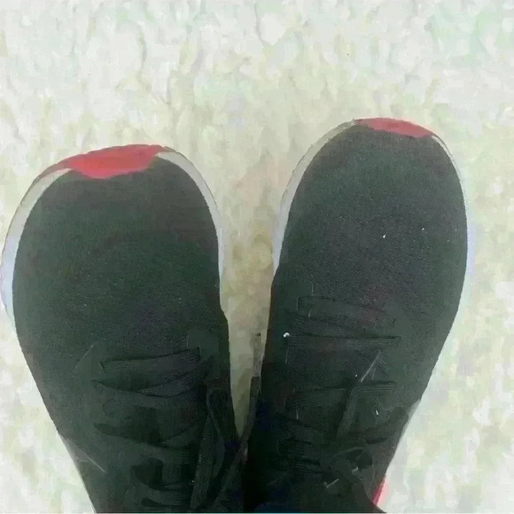 Nike Epic React Flyknit Running Shoes - Picture 6 of 10